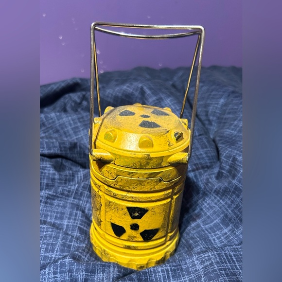 Custom Fallout/radioactive lantern! Must see! - Picture 1 of 5